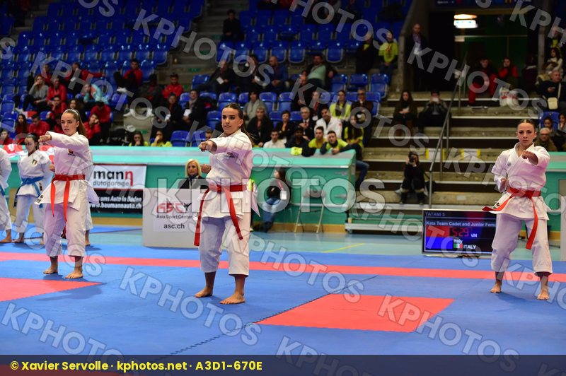 Arawaza cadet female finals junior kata spain team
